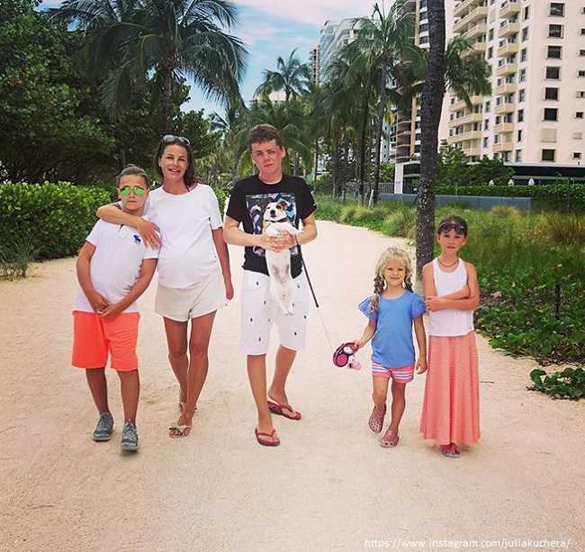 Оскар кучера и его большая семья: как выглядит супруга и 5 детей шоумена