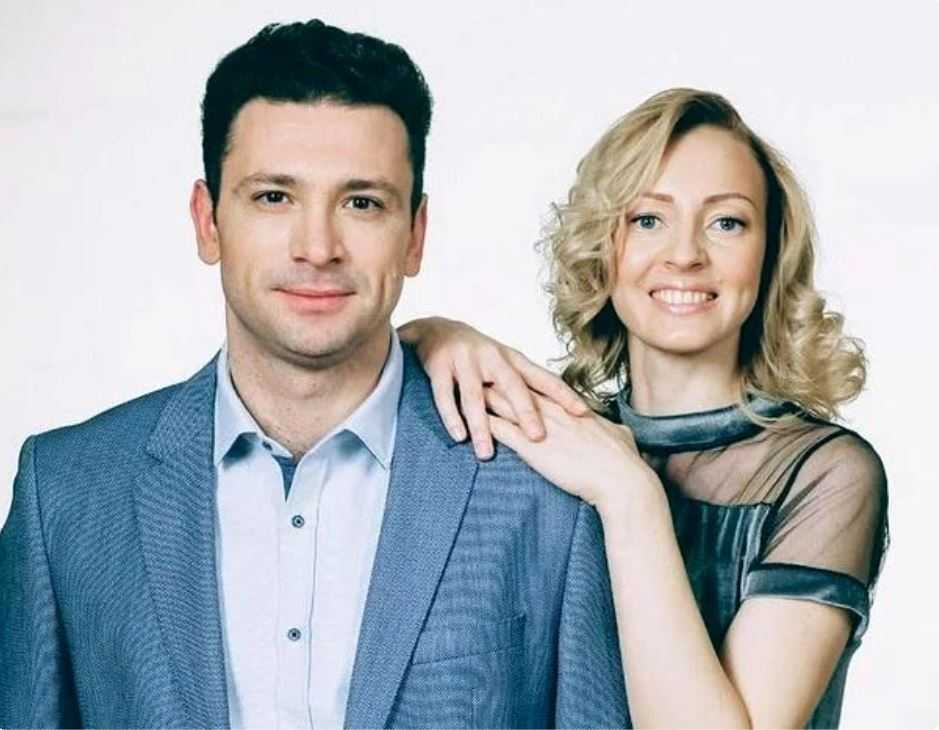 Уже более 20 лет актер Антон Хабаров счастлив с единственной женщиной – в браке с Еленой Степучевой