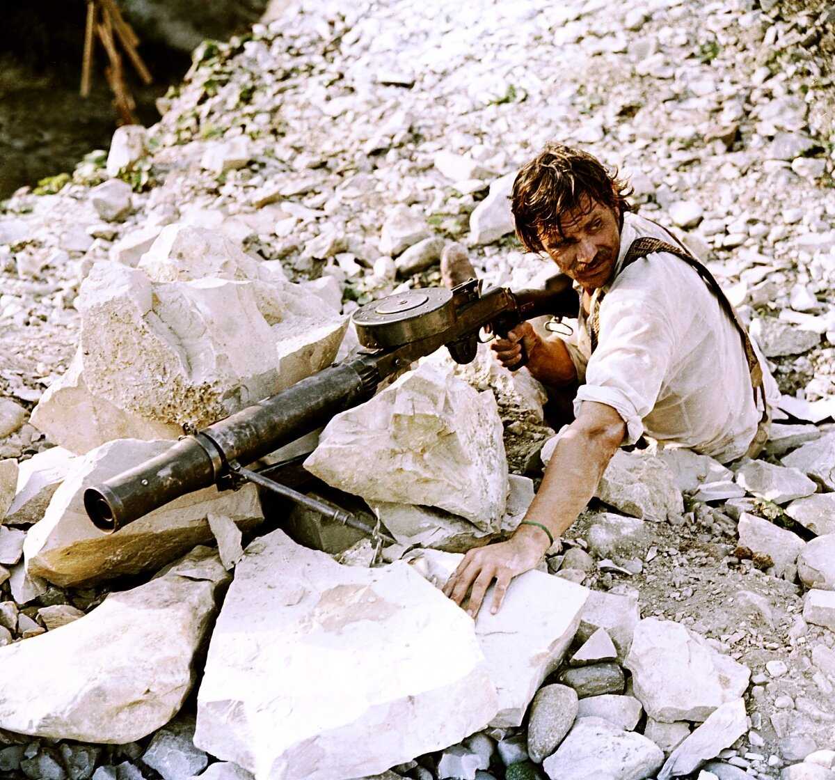 «свой среди чужих, чужой среди своих» (1974). территория моей любви