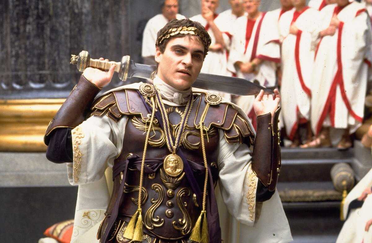 На большие экраны Гладиатор впервые вышел 1 мая 2000 года Фильм рассказывает о благородном генерале Максимусе, который после гибели семьи и политических интриг стал великим гладиатором, освободившим Римскую империю от деспотичного правителя