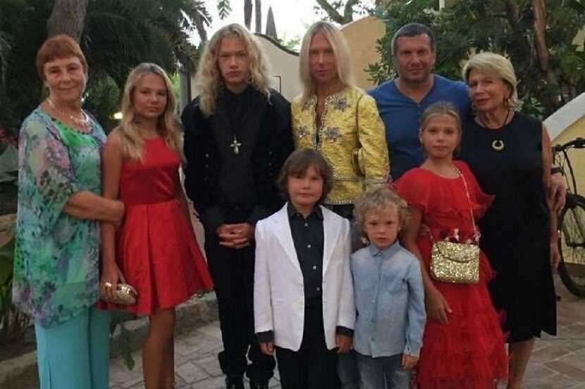 Владимиру соловьеву исполнилось 57 лет: три жены, восемь детей и множество скандалов