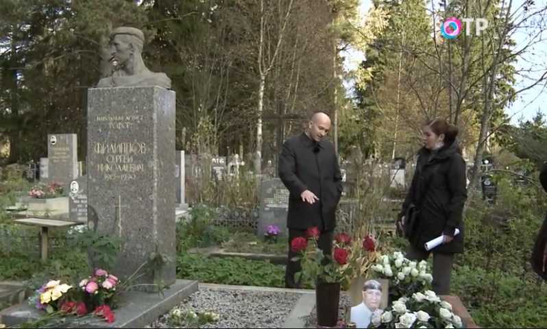 Филипов умер. Могила Филиппова Северное кладбище. Могила Сергея Филиппова актера.